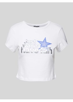 T-shirt z mieszanki bawełny i elastanu z nadrukowanym napisem ze sklepu Peek&Cloppenburg  w kategorii Bluzki damskie - zdjęcie 171478165
