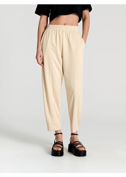 Sinsay - Spodnie z kantem - kremowy ze sklepu Sinsay w kategorii Spodnie damskie - zdjęcie 171491168