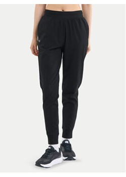 Under Armour Spodnie dresowe Armoursport High Rise Wvn Pnt 1382727-001 Czarny Loose Fit ze sklepu MODIVO w kategorii Spodnie damskie - zdjęcie 171495509