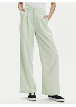 Vans Spodnie materiałowe Alder Relaxed Pleated Pant VN000GA0 Zielony Relaxed Fit ze sklepu MODIVO w kategorii Spodnie damskie - zdjęcie 171496009