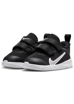 Nike Sneakersy &quot;Omni Multi-Court&quot; w kolorze czarnym ze sklepu Limango Polska w kategorii Buty sportowe dziecięce - zdjęcie 171505509