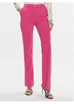 Rinascimento Spodnie materiałowe CFC0118270003 Różowy Regular Fit ze sklepu MODIVO w kategorii Spodnie damskie - zdjęcie 171508149