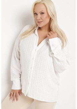 Biała Bawełniana Koszula z Długim Rękawem i Trójkątnym Dekoltem Zapinana na Guziki Tesapaula ze sklepu Born2be Odzież w kategorii Koszule damskie - zdjęcie 171514109