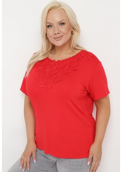Czerwony Klasyczny T-shirt z Koronką przy Dekolcie Fioma ze sklepu Born2be Odzież w kategorii Bluzki damskie - zdjęcie 171514259