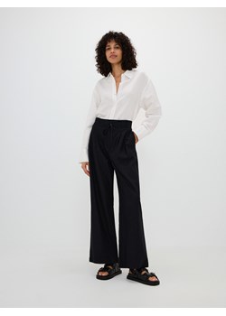 Reserved - Szerokie spodnie z zakładkami i lnem - czarny ze sklepu Reserved w kategorii Spodnie damskie - zdjęcie 171515846