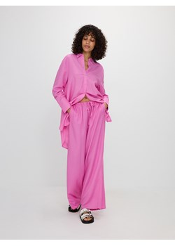 Reserved - Szerokie spodnie z wiskozą - różowy ze sklepu Reserved w kategorii Spodnie damskie - zdjęcie 171516088