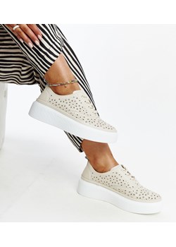 Beżowe ażurowe skórzane sneakersy Maisa ze sklepu gemre w kategorii Trampki damskie - zdjęcie 171525067