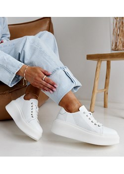 Białe skórzane sneakersy na grubej podeszwie Almasi ze sklepu gemre w kategorii Trampki damskie - zdjęcie 171525167