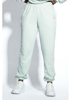 Damskie spodnie dresowe pistacjowe z kieszeniami Fobya ze sklepu 5.10.15 w kategorii Spodnie damskie - zdjęcie 171536835