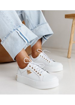 Białe skórzane sneakersy na grubej podeszwie Mikka ze sklepu gemre w kategorii Trampki damskie - zdjęcie 171541327