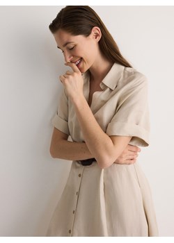Reserved - Sukienka midi z lnem i plecionym paskiem - beżowy ze sklepu Reserved w kategorii Sukienki - zdjęcie 171543976