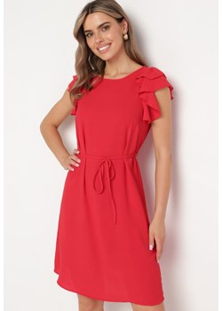 Czerwona Trapezowa Sukienka z Krótkim Rękawem z Falbankami Wiązana Cienkim Paskiem Rissalia ze sklepu Born2be Odzież w kategorii Sukienki - zdjęcie 171545668