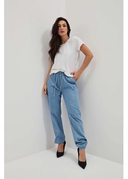 Joggery jeansowe z wiązaniem w pasie ze sklepu 5.10.15 w kategorii Jeansy damskie - zdjęcie 171546179