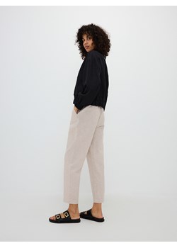 Reserved - Spodnie z lnem - kremowy ze sklepu Reserved w kategorii Spodnie damskie - zdjęcie 171546897