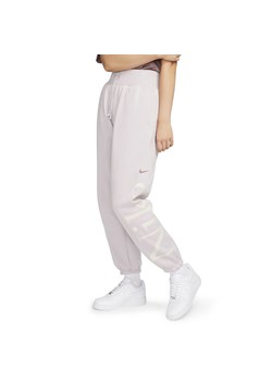 Spodnie Nike Polar Sportswear Phoenix FN2552-019 - fioletowe ze sklepu streetstyle24.pl w kategorii Spodnie damskie - zdjęcie 171549969