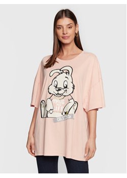 Guess T-Shirt W3RI53 K9RM3 Różowy Relaxed Fit ze sklepu MODIVO w kategorii Bluzki damskie - zdjęcie 171557119