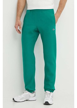 Champion spodnie męskie kolor zielony z aplikacją 216540 ze sklepu PRM w kategorii Spodnie męskie - zdjęcie 171559786