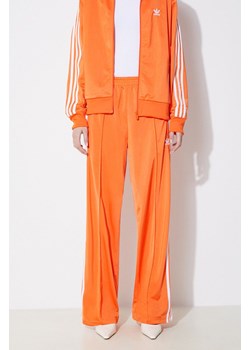 adidas Originals spodnie dresowe kolor pomarańczowy z aplikacją IP0640 ze sklepu PRM w kategorii Spodnie damskie - zdjęcie 171560285