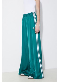 adidas Originals spodnie dresowe kolor zielony z aplikacją IP2960 ze sklepu PRM w kategorii Spodnie damskie - zdjęcie 171560287