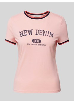 T-shirt z nadrukiem z logo i napisem ze sklepu Peek&Cloppenburg  w kategorii Bluzki damskie - zdjęcie 171562018