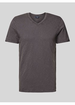 T-shirt z dekoltem w serek ze sklepu Peek&Cloppenburg  w kategorii T-shirty męskie - zdjęcie 171576738