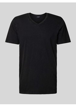 T-shirt z dekoltem w serek ze sklepu Peek&Cloppenburg  w kategorii T-shirty męskie - zdjęcie 171576766
