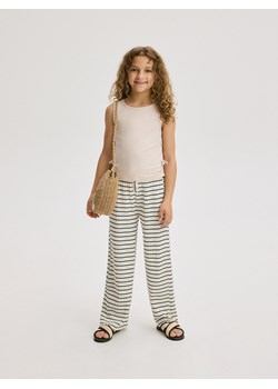 Reserved - Spodnie w paski - złamana biel ze sklepu Reserved w kategorii Spodnie dziewczęce - zdjęcie 171580429