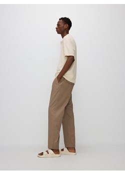 Reserved - Bawełniane spodnie slim - brązowy ze sklepu Reserved w kategorii Spodnie męskie - zdjęcie 171580625