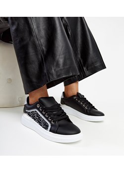Czarne sneakersy na platformie z brokatem Fekete ze sklepu gemre w kategorii Buty sportowe damskie - zdjęcie 171585429