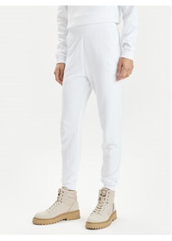 Armani Exchange Spodnie dresowe 3DYP82 YJFDZ 1000 Biały Regular Fit ze sklepu MODIVO w kategorii Spodnie damskie - zdjęcie 171593717