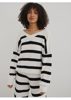 Sweter Benedict Premium Kremowy ze sklepu Lisa Mayo w kategorii Swetry damskie - zdjęcie 171594227