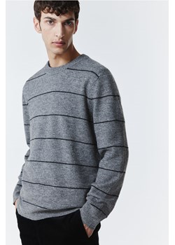 H & M - Sweter w drobny splot Regular Fit - Szary ze sklepu H&M w kategorii Swetry męskie - zdjęcie 171715966