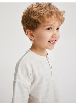 Reserved - Bawełniany t-shirt henley - złamana biel ze sklepu Reserved w kategorii T-shirty chłopięce - zdjęcie 171931709