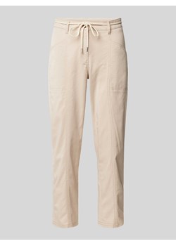 Spodnie w jednolitym kolorze z wiązanym paskiem ze sklepu Peek&Cloppenburg  w kategorii Spodnie damskie - zdjęcie 171934557