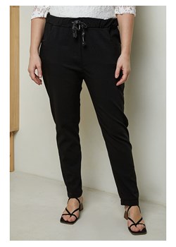 Curvy Lady Spodnie w kolorze czarnym ze sklepu Limango Polska w kategorii Spodnie damskie - zdjęcie 171935615