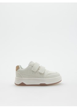 Reserved - Sneakersy na rzepy - złamana biel ze sklepu Reserved w kategorii Trampki dziecięce - zdjęcie 171938746