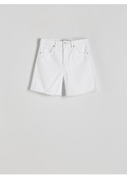 Reserved - Jeansowe szorty z przetarciami - biały ze sklepu Reserved w kategorii Szorty - zdjęcie 171938807