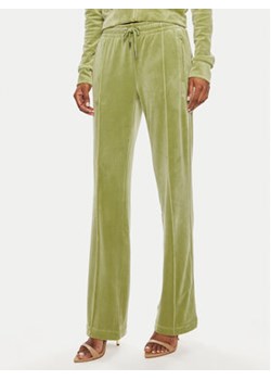 Juicy Couture Spodnie dresowe Tina JCAPW045 Zielony Regular Fit ze sklepu MODIVO w kategorii Spodnie damskie - zdjęcie 171949375