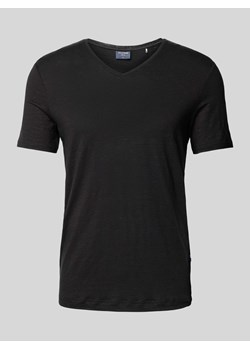 T-shirt z dekoltem w serek ze sklepu Peek&Cloppenburg  w kategorii T-shirty męskie - zdjęcie 171952119