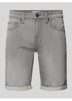Szorty jeansowe o kroju regular fit z wpuszczanymi kieszeniami ze sklepu Peek&Cloppenburg  w kategorii Spodenki męskie - zdjęcie 171952159
