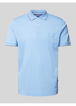 Koszulka polo z kieszenią na piersi i wyhaftowanym logo ze sklepu Peek&Cloppenburg  w kategorii T-shirty męskie - zdjęcie 171952547