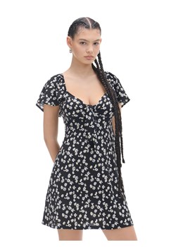 Cropp - Czarna sukienka mini w stokrotki - biały ze sklepu Cropp w kategorii Sukienki - zdjęcie 171958669