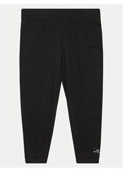 DKNY Sport Spodnie dresowe DPPP2982 Czarny Regular Fit ze sklepu MODIVO w kategorii Spodnie damskie - zdjęcie 171963326