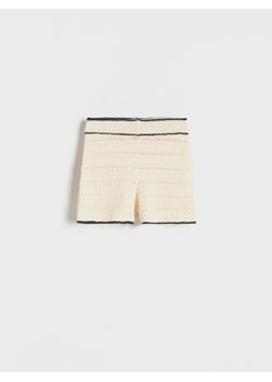Reserved - Dzianinowe szorty - złamana biel ze sklepu Reserved w kategorii Spodenki niemowlęce - zdjęcie 171964135