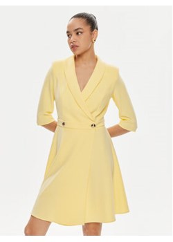 Rinascimento Sukienka koktajlowa CFC0118280003 Żółty Regular Fit ze sklepu MODIVO w kategorii Sukienki - zdjęcie 171993575