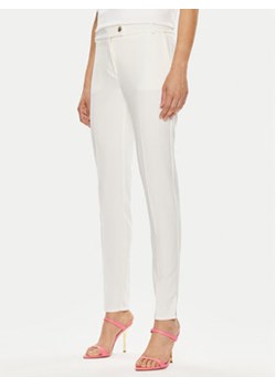 Rinascimento Spodnie materiałowe CFC0118281003 Biały Regular Fit ze sklepu MODIVO w kategorii Spodnie damskie - zdjęcie 171993595