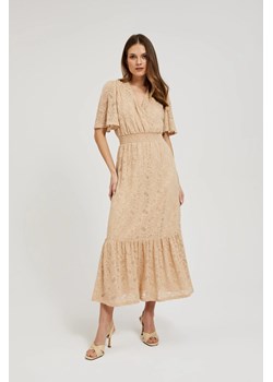 Koronkowa sukienka midi beżowa ze sklepu Moodo.pl w kategorii Sukienki - zdjęcie 171999656