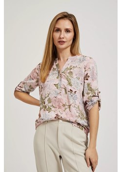 Koszula z kwiatowym printem i dekoltem w serek różowa ze sklepu Moodo.pl w kategorii Bluzki damskie - zdjęcie 172000078