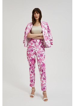 Spodnie w kwiaty różowe ze sklepu Moodo.pl w kategorii Spodnie damskie - zdjęcie 172000185