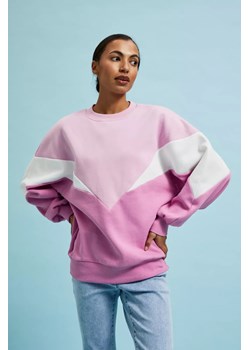 Bluza oversize wkładana przez głowę różowa ze sklepu Moodo.pl w kategorii Bluzy damskie - zdjęcie 172000198